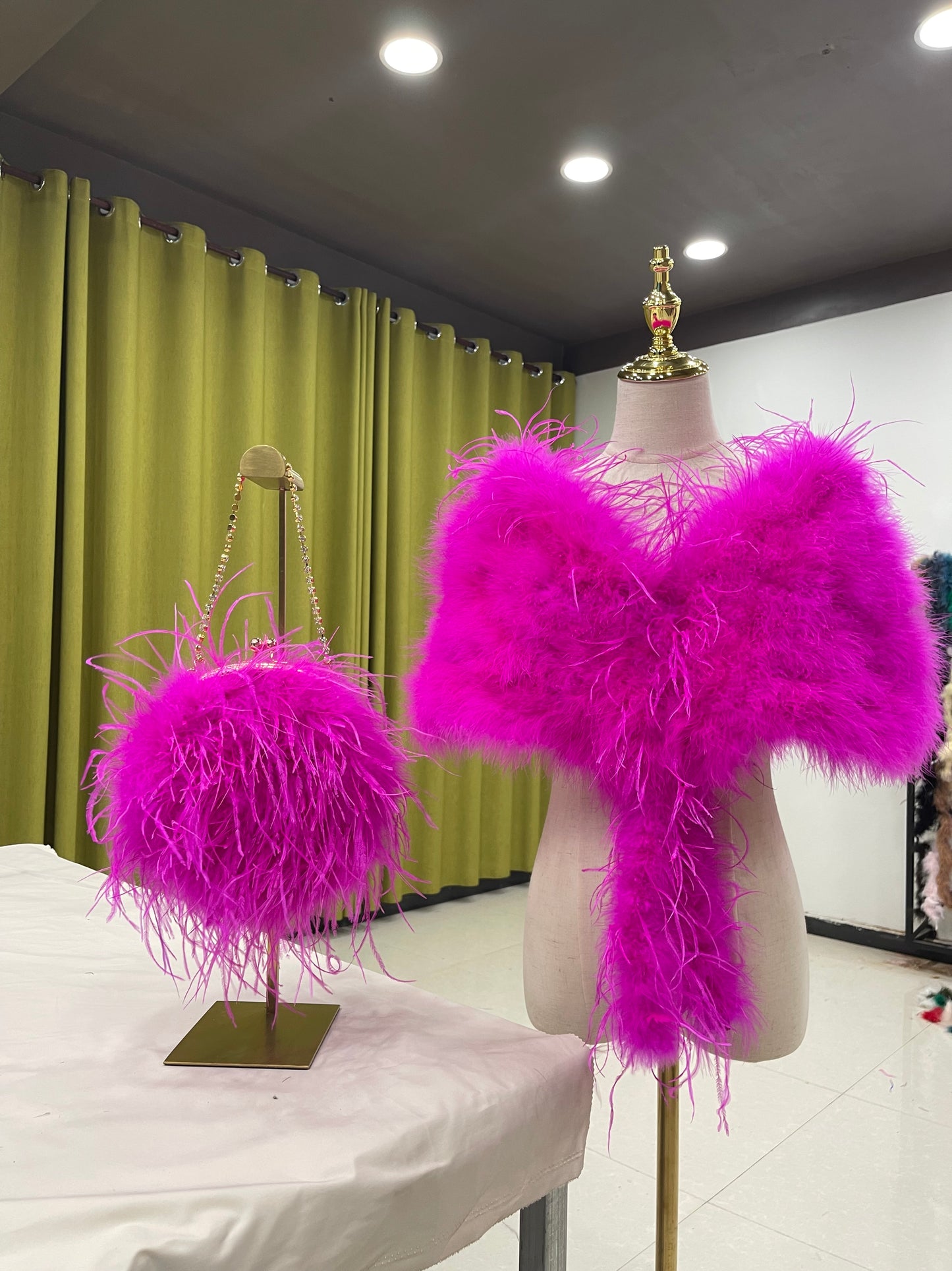 Shawls made of turkey feathers and ostrich feathers. Women's shawls. Party shawls. Dress outerwear. Handmade. Shawls. Wholesale. Customizable. Multiple colors.