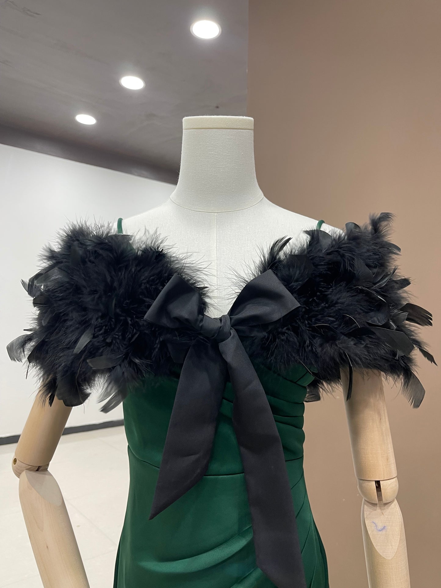 Women's shawls, shawls made of turkey feathers, handmade, party dress outerwear, shawls to cover thick arms, cheongsam outerwear, real feathers, woven and sewn, wholesale available, clothing factory