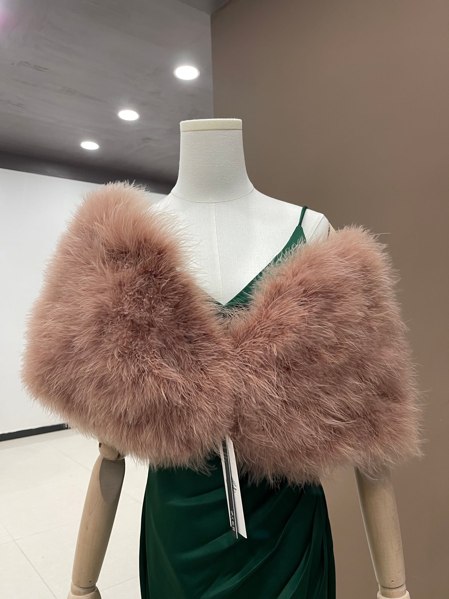 Turkey feather shawl, ladies shawl, thickened shawl, padded shawl, banquet shawl, dress shawl, dress outerwear, real fur shawl, fur shawl, wholesale and customizable handmade feather clothing factory