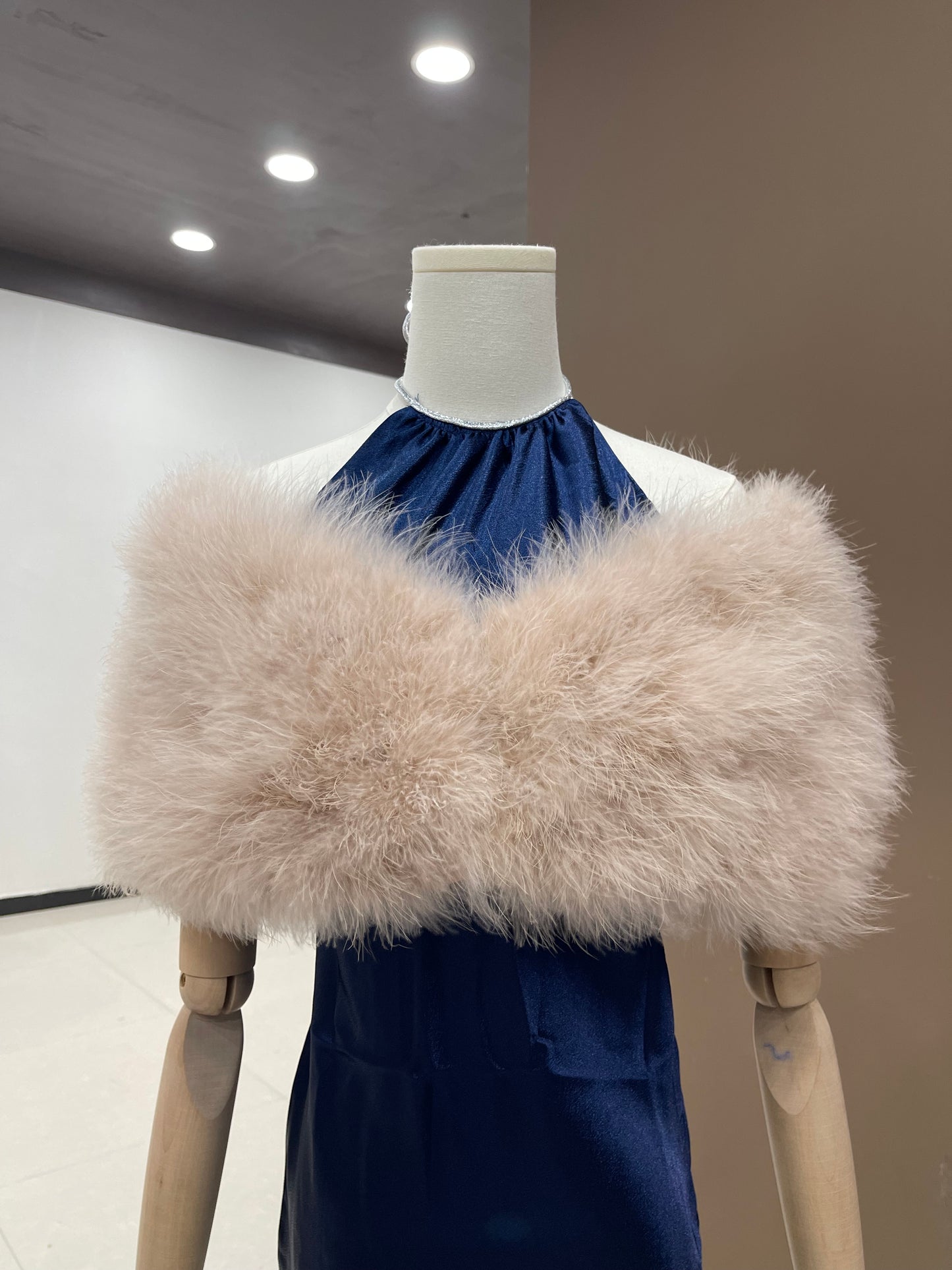 Women's shawl, turkey feather shawl, warm and thick cloak, party dress outerwear, can be customized, can be wholesaled, real fur, handmade, soft