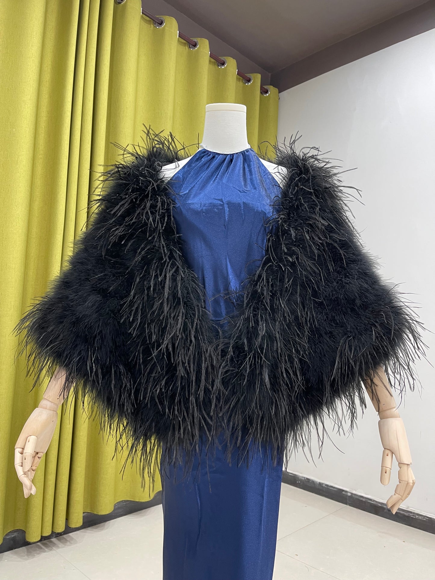 Shawls made of turkey feathers and ostrich feathers. Women's shawls. Party shawls. Dress outerwear. Handmade. Daily warm shawls. Wholesale. Customizable. Multiple colors.