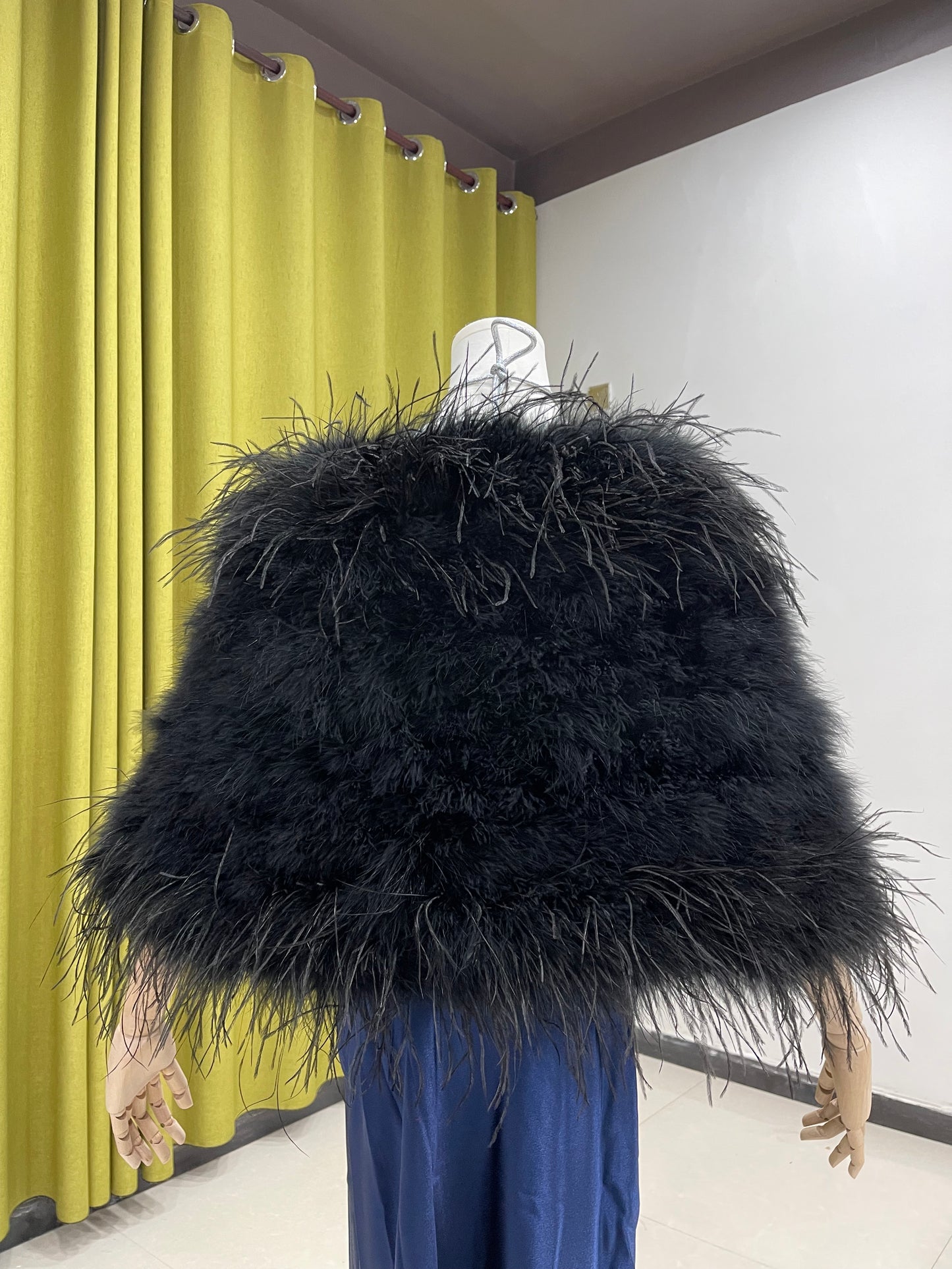 Shawls made of turkey feathers and ostrich feathers. Women's shawls. Party shawls. Dress outerwear. Handmade. Daily warm shawls. Wholesale. Customizable. Multiple colors.