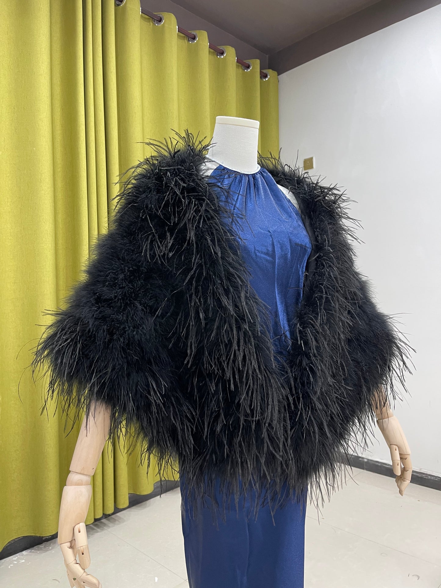 Shawls made of turkey feathers and ostrich feathers. Women's shawls. Party shawls. Dress outerwear. Handmade. Daily warm shawls. Wholesale. Customizable. Multiple colors.