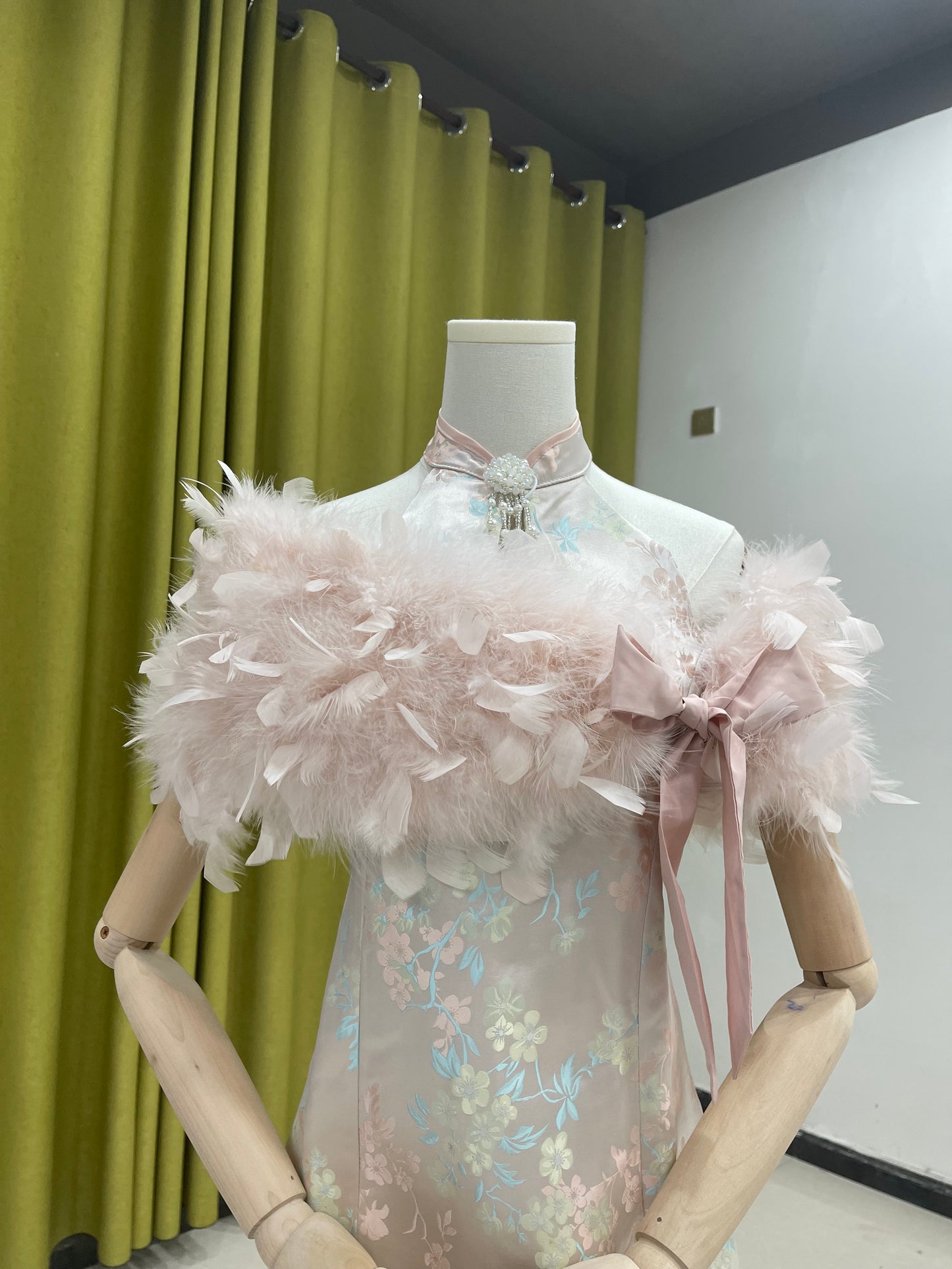 Women's shawls, shawls made of turkey feathers, handmade, party dress outerwear, shawls to cover thick arms, cheongsam outerwear, real feathers, woven and sewn, wholesale available, clothing factory