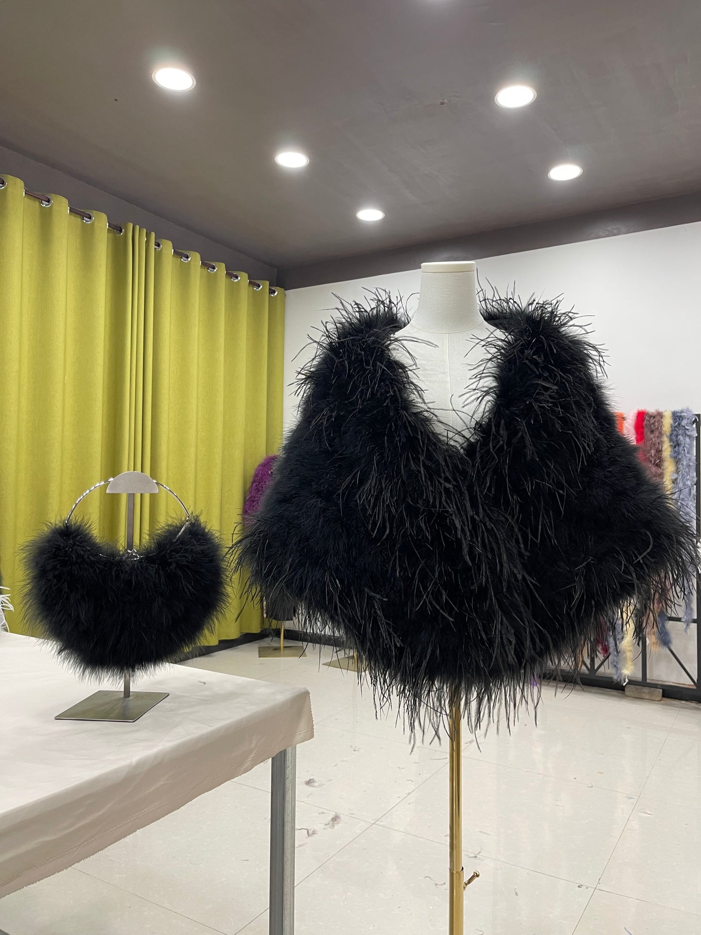 Shawls made of turkey feathers and ostrich feathers. Women's shawls. Party shawls. Dress outerwear. Handmade. Daily warm shawls. Wholesale. Customizable. Multiple colors.