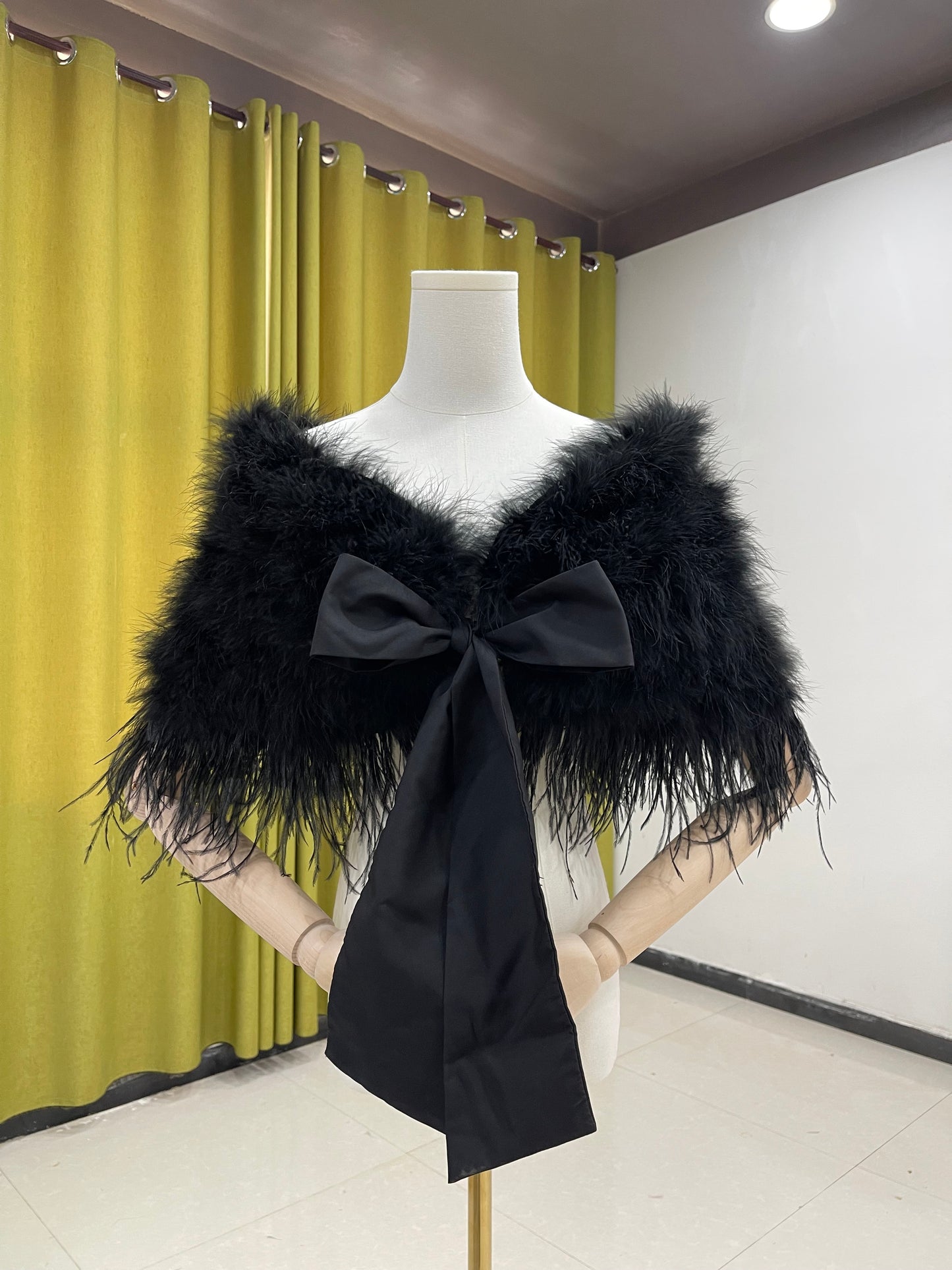 Shawls made of turkey feathers and ostrich feathers. Women's shawls. Party shawls. Dress outerwear. Handmade. Shawls. Wholesale. Customizable. Multiple colors.