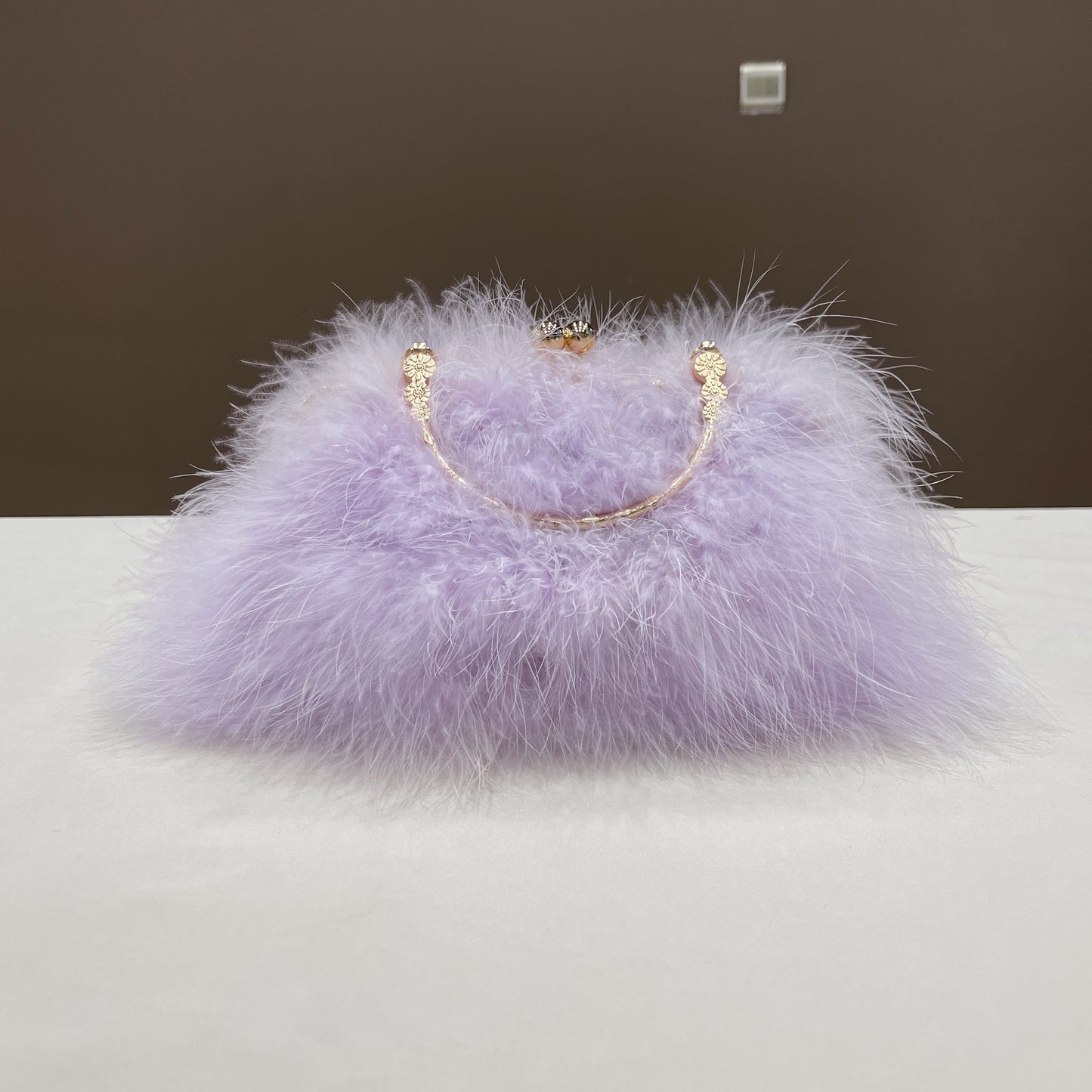 Women's handbags, feather handbags, turkey feather handbags, crossbody handbags, feather bags, handmade bags, real fur bags, handmade fur bags, wholesale and pattern making are available.