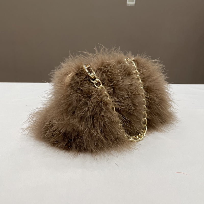 Women's handbags, feather handbags, turkey feather handbags, crossbody handbags, feather bags, handmade bags, real fur bags, handmade fur bags, wholesale and pattern making are available.