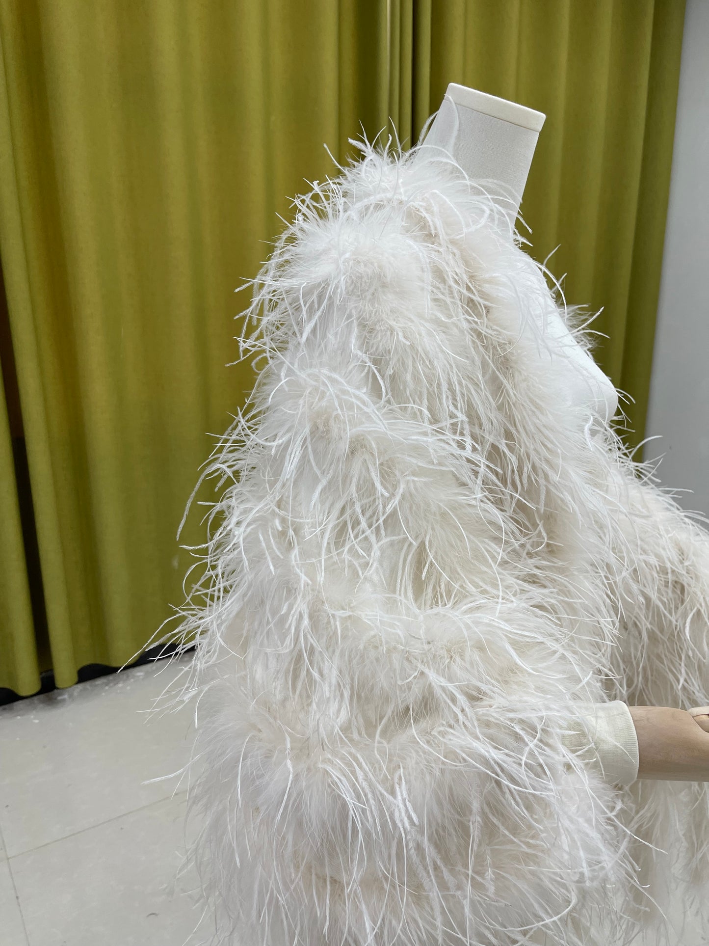 Large shawls, long shawl coats, shawls with sleeves, ostrich feather shawls, feather shawls, fur shawls, handmade shawls. Dress shawls, cheongsam shawls, clothing factories, feather clothing manufacturers