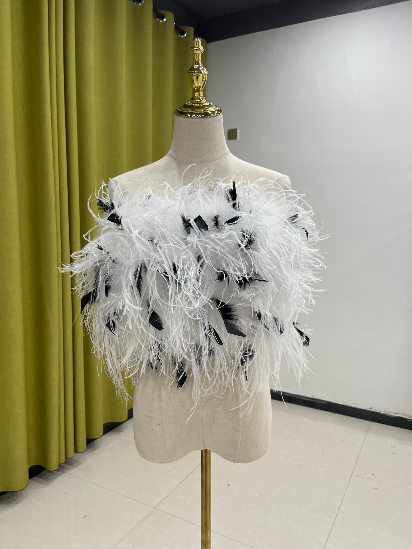 30cm long white bra, feather bra, navel-revealing tube top, ostrich feather sleeveless top, off-shoulder vest for women, customizable and wholesale