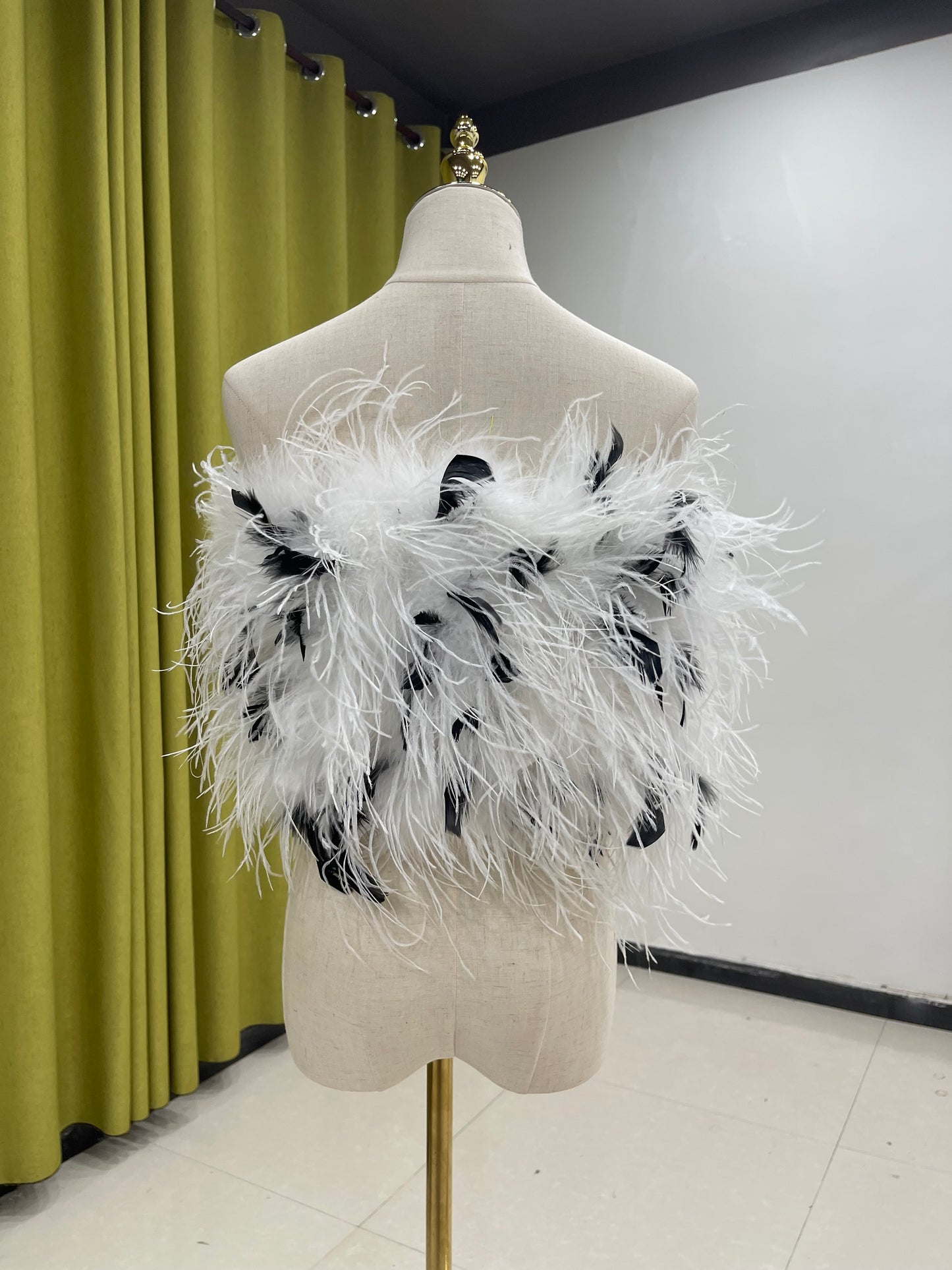 30cm long white bra, feather bra, navel-revealing tube top, ostrich feather sleeveless top, off-shoulder vest for women, customizable and wholesale