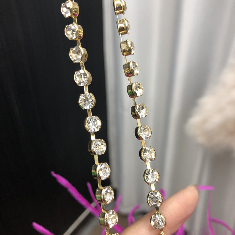 Women's handbags, bags made of ostrich feathers, mobile phone bags, handmade, can be carried by hand or on the shoulder, rhinestone chain, soft bag, banquet bag