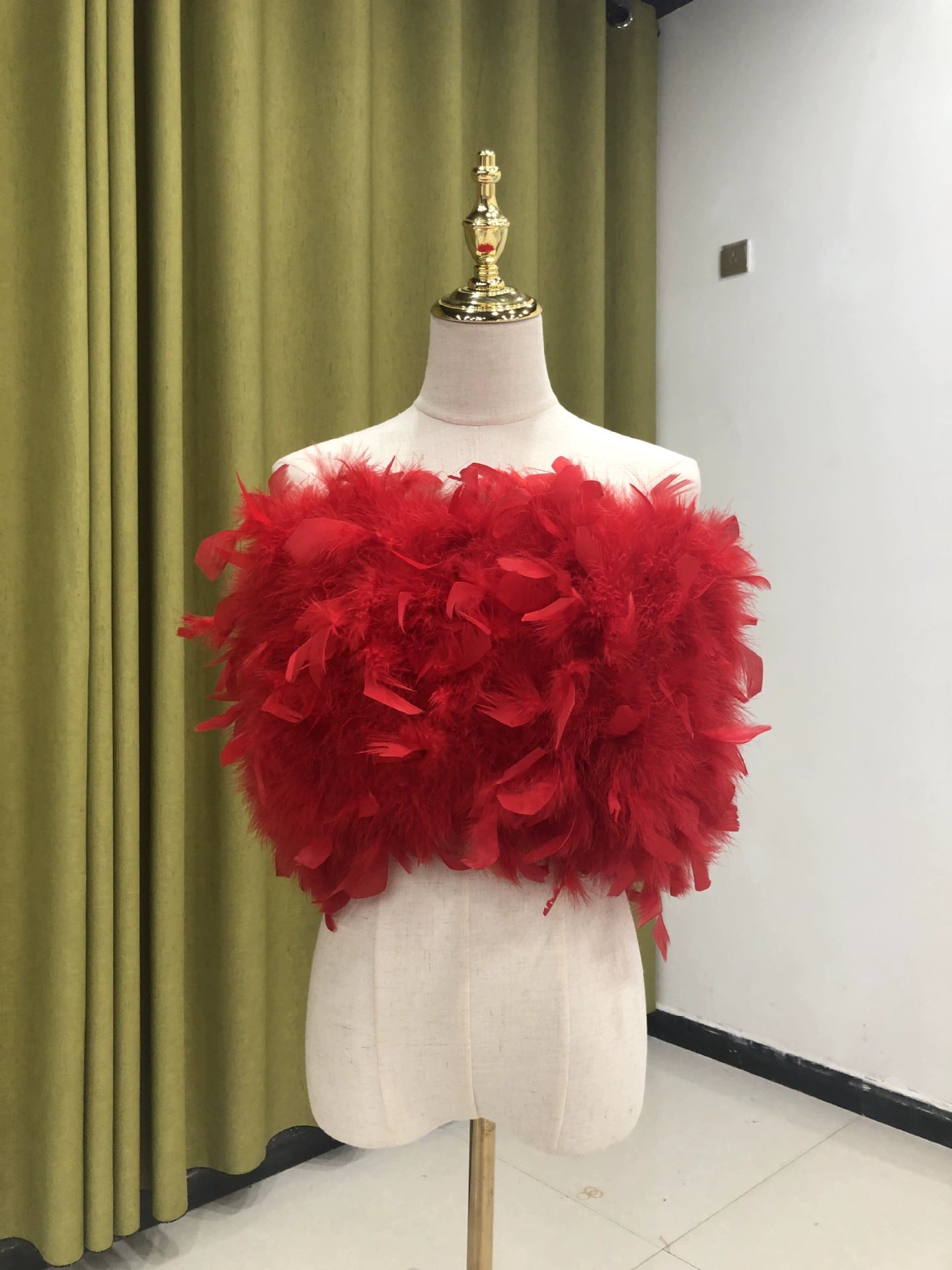 Women's vest feather wrap top one shoulder crop top tube top turkey feather summer hand-woven sewn clothing factory that can be wholesaled