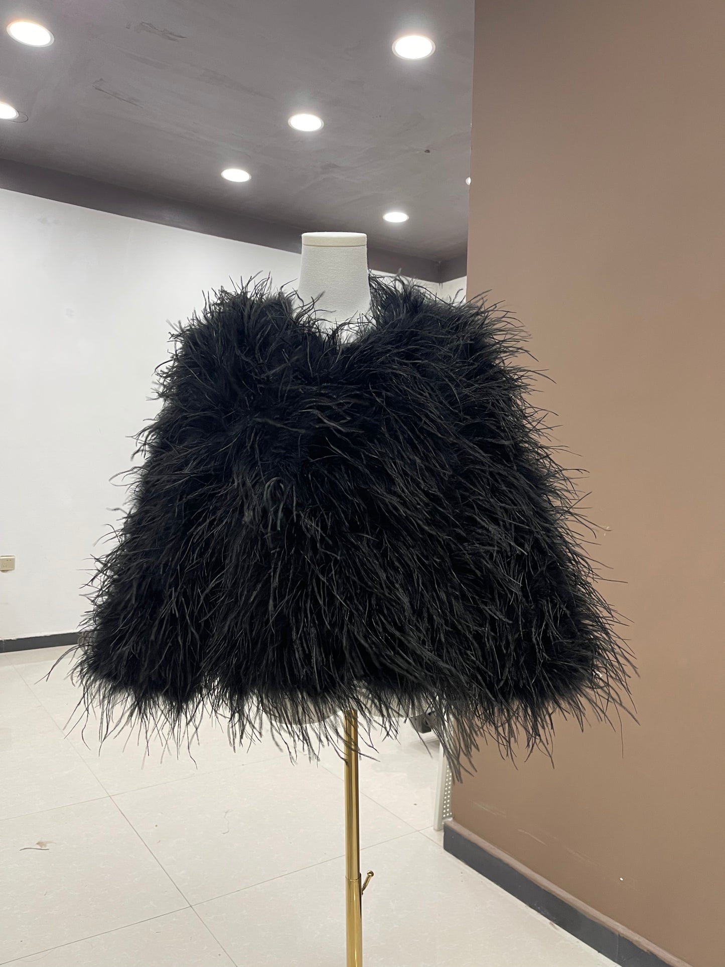 Length 55cm Coat made of ostrich feathers Tops Women Thin cotton Short outerwear Winter cotton coat Hand-woven and sewn Customized size available Wholesale available Garment factory