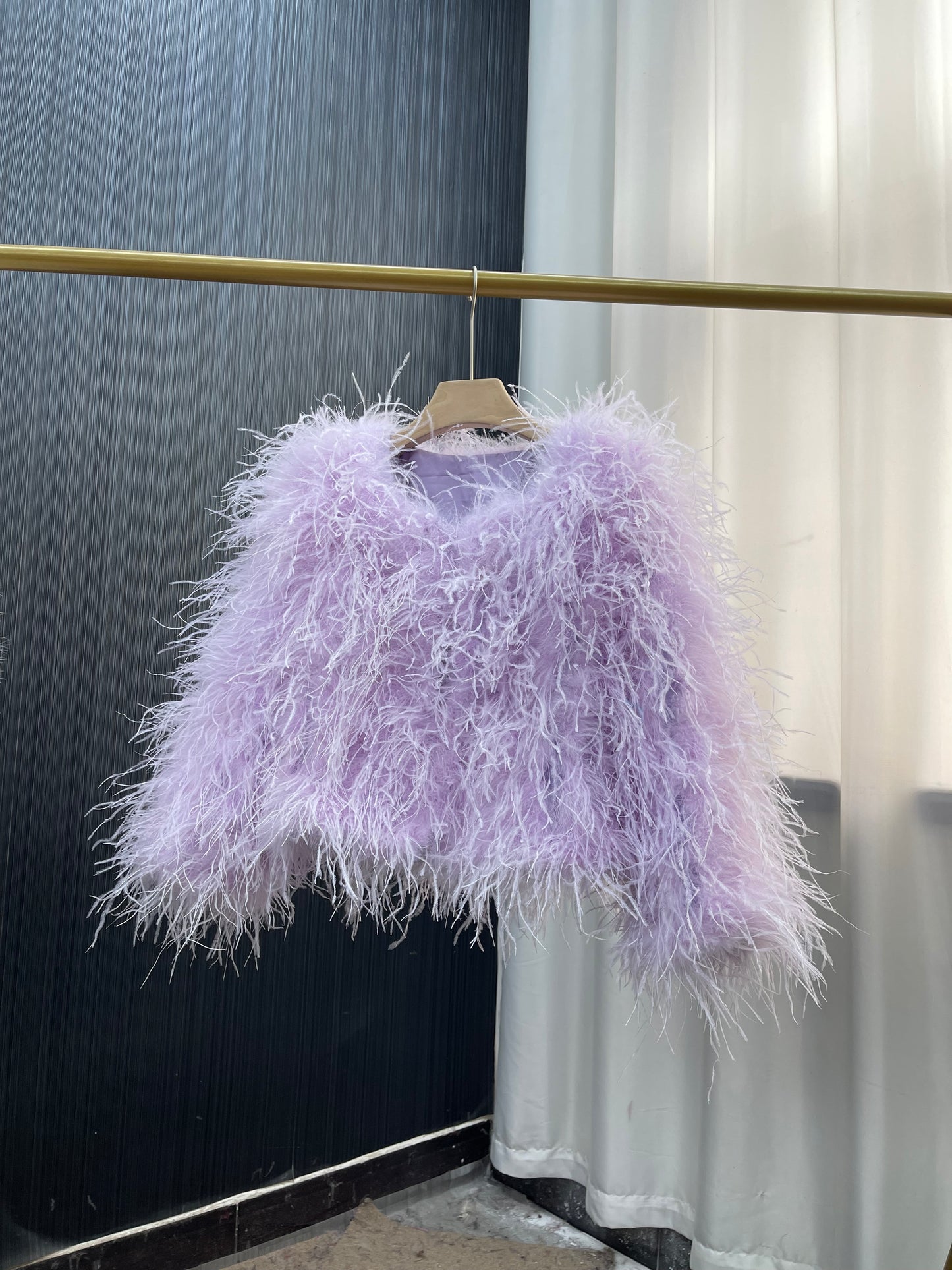 Length 55cm Coat made of ostrich feathers Tops Women Thin cotton Short outerwear Winter cotton coat Hand-woven and sewn Customized size available Wholesale available Garment factory