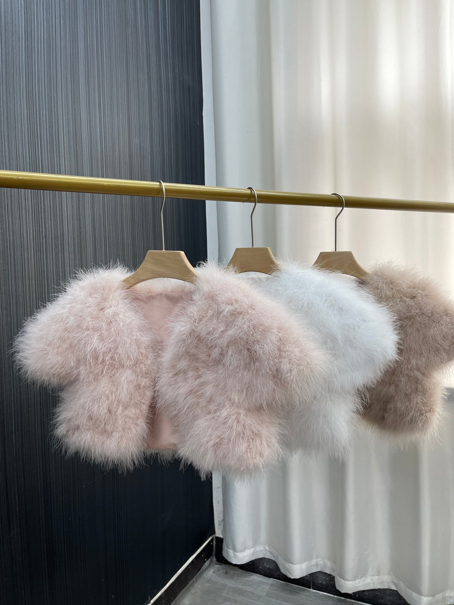 Turkey feather cape vest, women's short vest, women's cape, hand-woven women's half-sleeved fur vest, half-sleeved cardigan, wholesale factory, custom sizes and colors are available