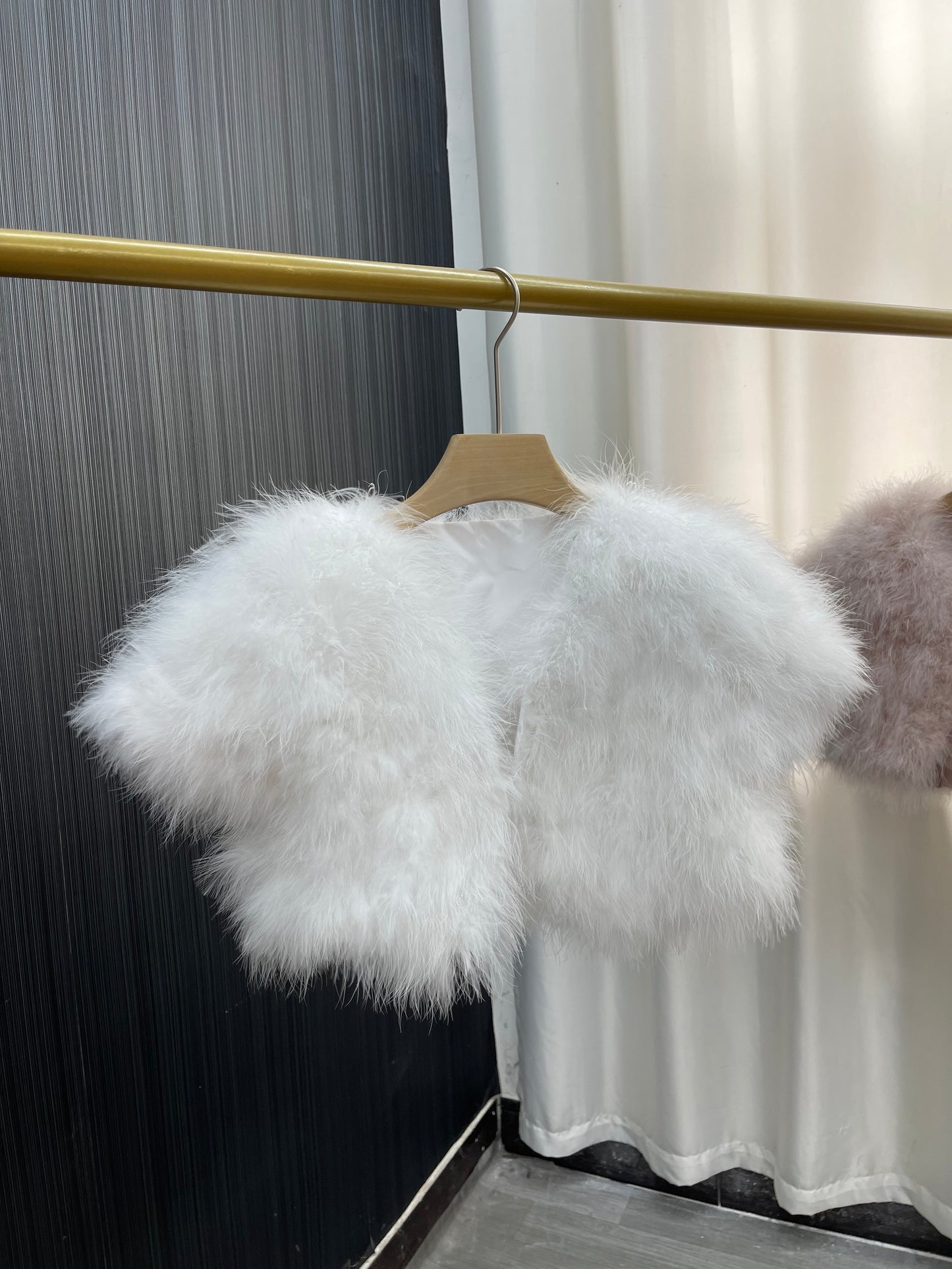 Turkey feather cape vest, women's short vest, women's cape, hand-woven women's half-sleeved fur vest, half-sleeved cardigan, wholesale factory, custom sizes and colors are available