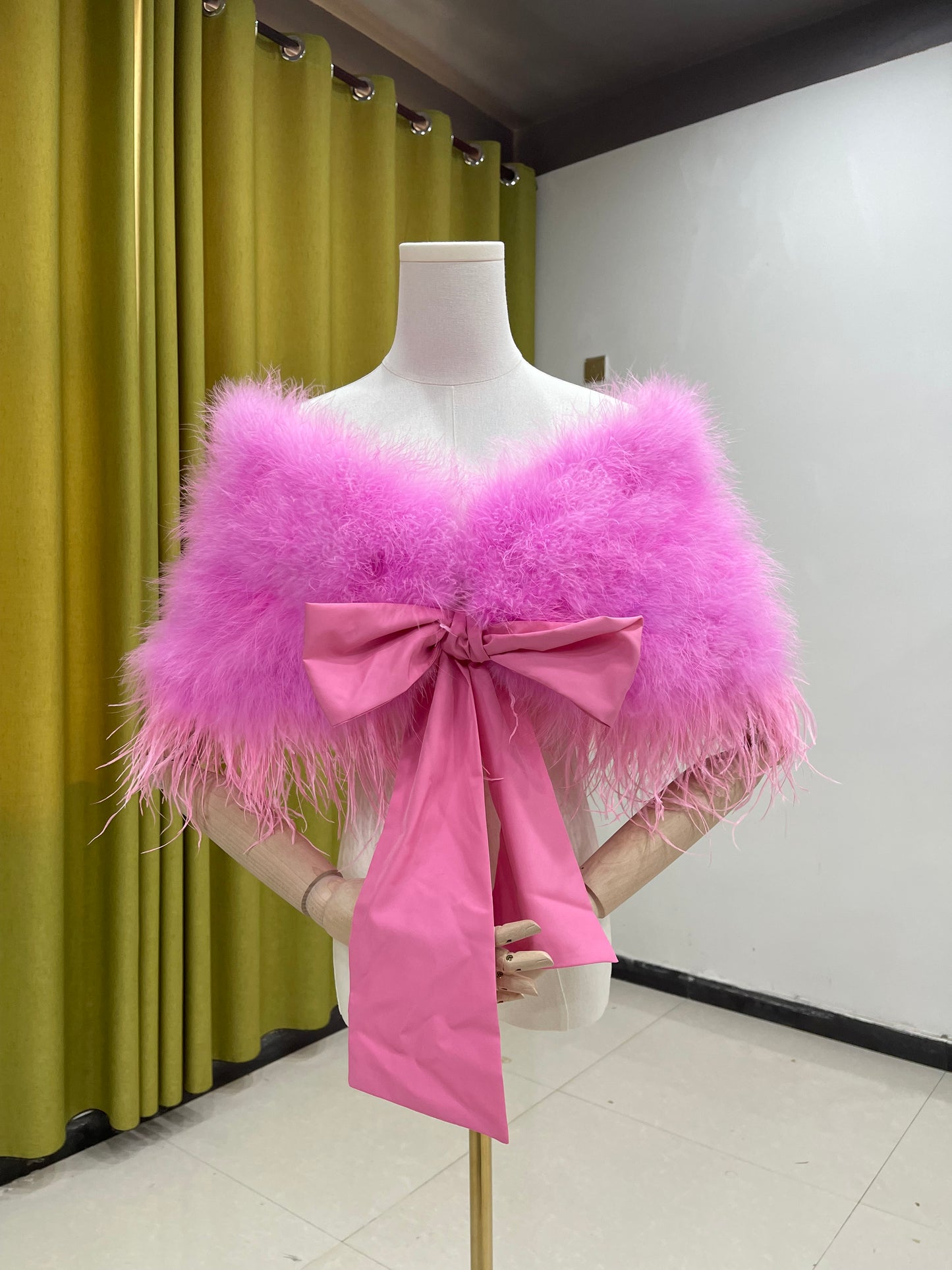 Shawls made of turkey feathers and ostrich feathers. Women's shawls. Party shawls. Dress outerwear. Handmade. Shawls. Wholesale. Customizable. Multiple colors.