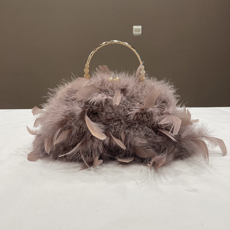 Women's handbags, feather handbags, turkey feather handbags, crossbody handbags, feather bags, handmade bags, real fur bags, handmade fur bags, wholesale and pattern making are available.