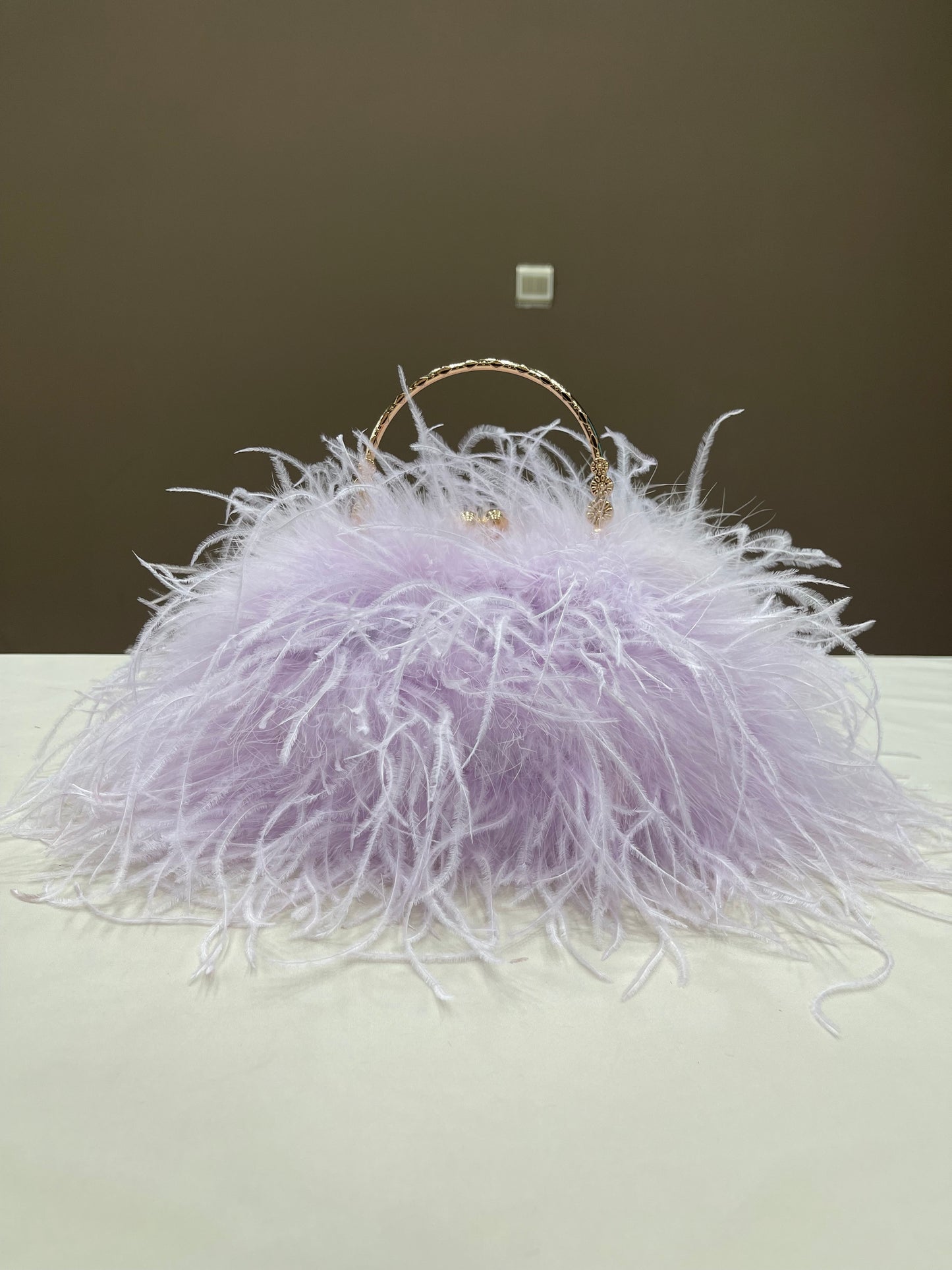 Women's handbags, ostrich feather bags, messenger bags, feather fur bags, party bags, real fur bags, handmade bags, wholesale, customizable, multiple colors, gold bracelet bags,